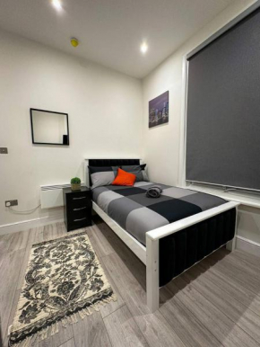 Studio flat in Ealing Broadway